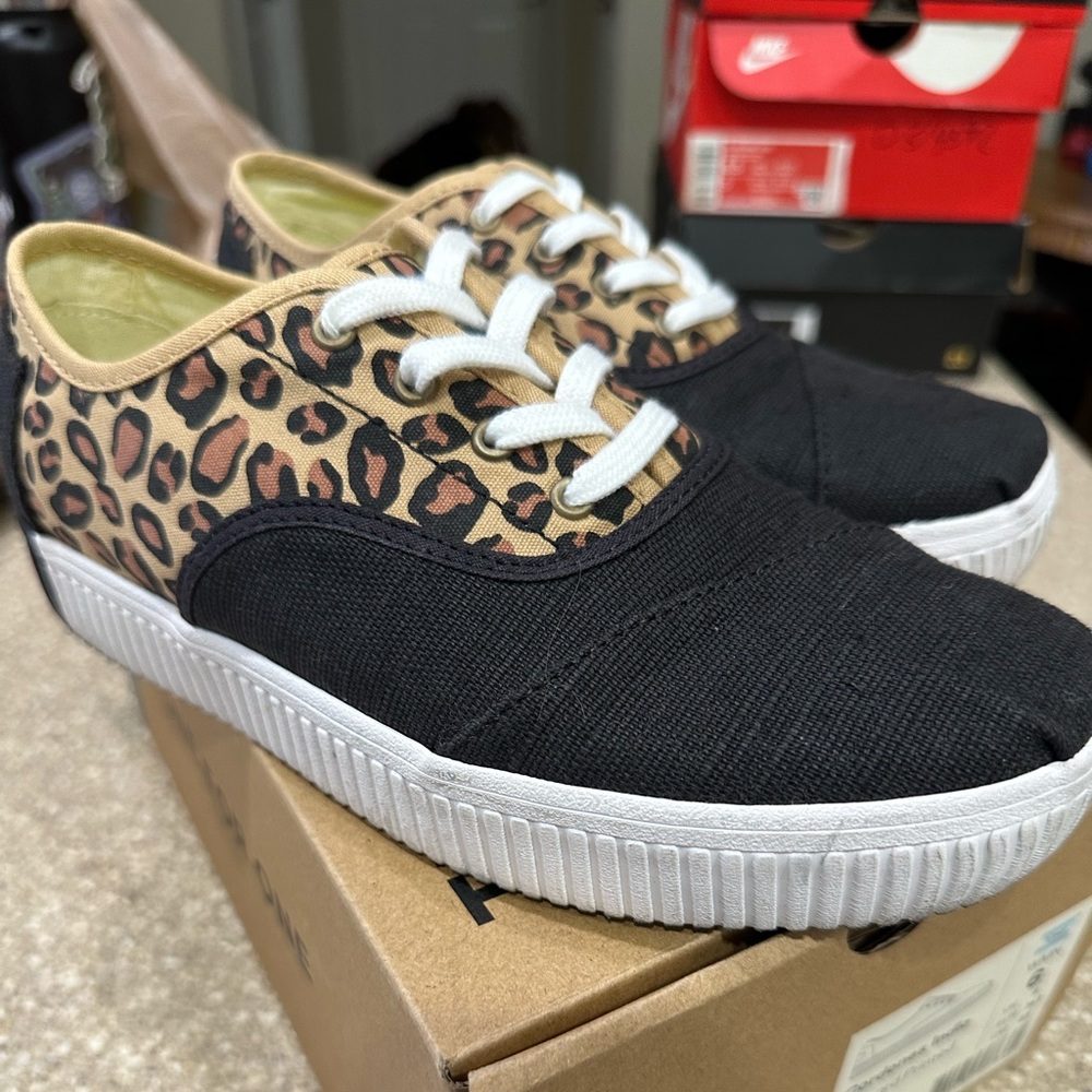 Leopard print TOMS|womens 6
